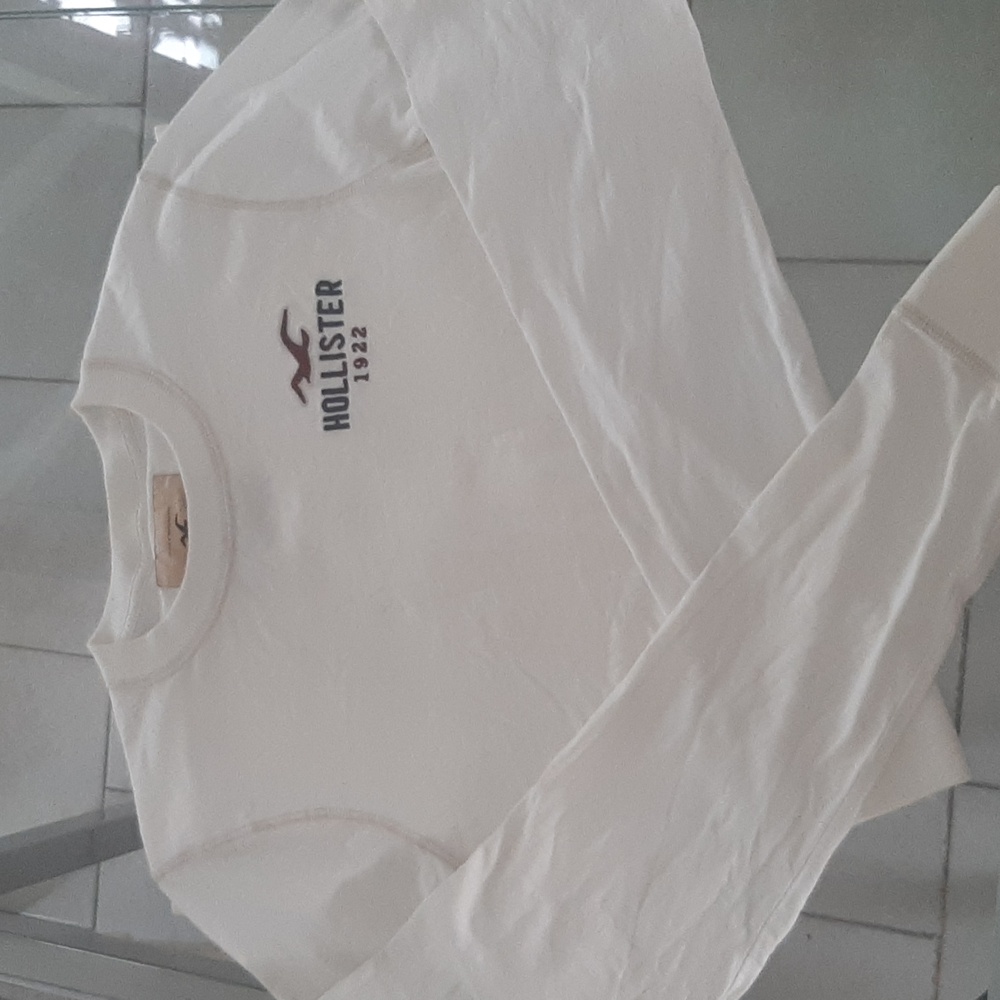 Hollister Men's White Long Sleeve Tee with Red Accents Size XL